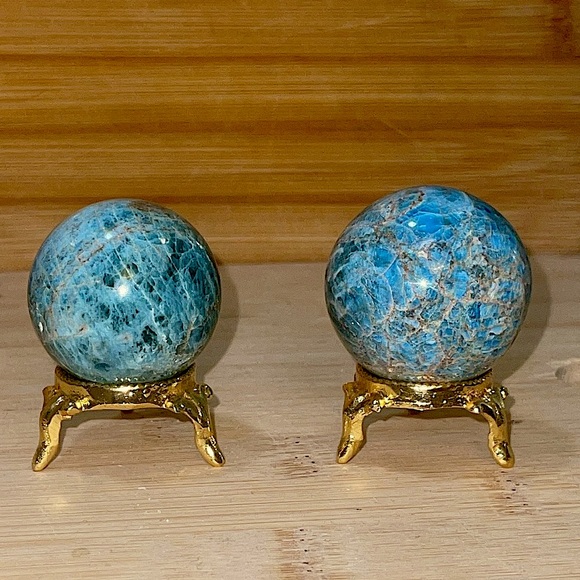 🍒BOGO🍒 Neon Blue Apatite Sphere 🩵 w/ Gemmy Areas everywhere - Picture 3 of 12